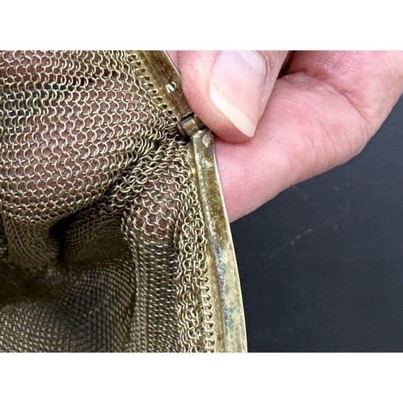 1920s gold Whiting and Davis soldered mesh purse with tassel and etched frame - Picture 10 of 10